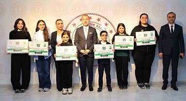 Elazığ'da 'Bağımlılık' temalı yarışmada ödüller verildi