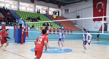 Elazığ'da genç erkekler voleybol grup birinciliği heyecanı başladı