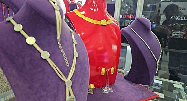 Elazığ'da ilk: Evlenecek çiftler için Trabzon hasırı altın kaplama gümüş setler görücüye çıktı