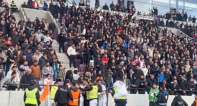 Elazığsporlu futbolcu gol sevincini polisle yaşadı