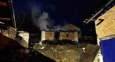 Emet'te samanlık ve ahır yangını korkuttu