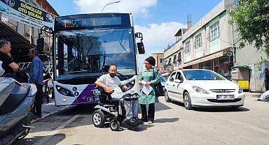 Engelli vatandaş belediye otobüsüne polis eşliğinde binebildi