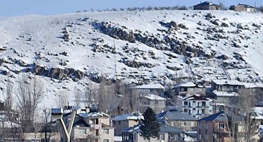 Erciş'te nisan ayında kar yağışı