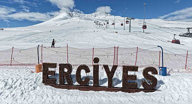 Erciyes'te kayak keyfi nisanda da sürecek
