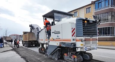 Ergenekon Mahallesi'nde asfalt yenileme çalışması