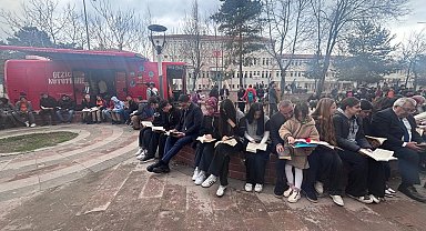 Erzincan'da açık havada kitap okuma etkinliği