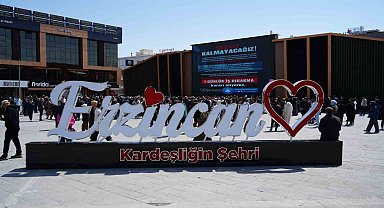 Erzincan'da öğretmenler şiddete karşı toplandı