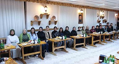 Erzincan'da Yıldırım gençlerle bir araya geldi