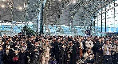 Erzincan'dan 192 hacı adayı dualarla kutsal yolculuğa uğurlandı