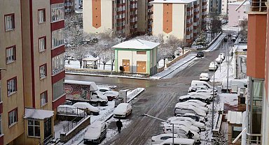 Erzurum güne yine karla uyandı, bölge için zirai don uyarısı geldi