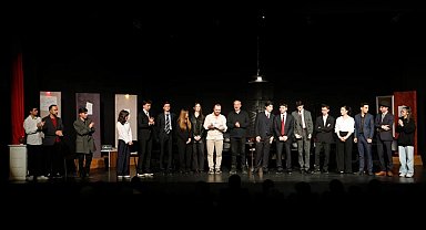 Erzurum Lisesi öğrencilerinden anlamlı sahne: "12 Öfkeli" büyük beğeni topladı