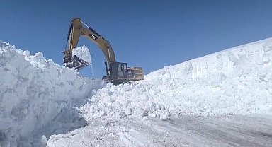 Erzurum'da 2 bin 900 rakımda karla mücadele