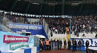 Erzurumspor tribünlerinden anlamlı mesaj: "Ücretsiz taramanı yaptır, yaşam kaliteni artır"