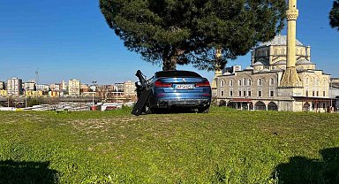 Esenler'de otomobil kamyonete çarptı: 6 yaralı