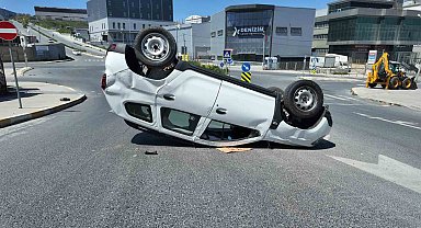 Esenyurt'ta kazaya karışan otomobil takla attı