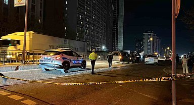 Esenyurt'ta motosiklet yolun karşısına geçmeye çalışan yayaya çarptı: 1 ölü, 2 yaralı