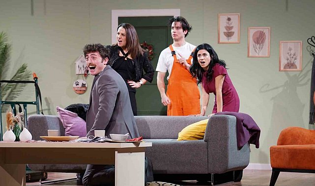 Esenyurt'ta "Sara'yı Evlendirmek" oyunu izleyiciden tam not aldı