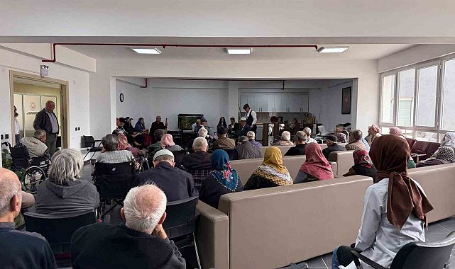 Eskişehir'de huzurevi sakinleri için tiyatro gösterisi düzenlendi