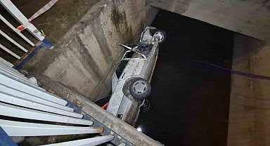 Eskişehir'de kontrolden çıkan otomobil sulama kanalına uçtu: 2 yaralı