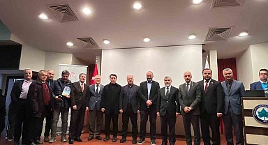 Eskişehir'de "Kayıp Coğrafya Doğu Türkistan" konferansı düzenlendi
