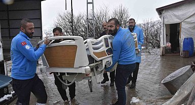 Evde bakım hastasına ortopedik yatak hediyesi