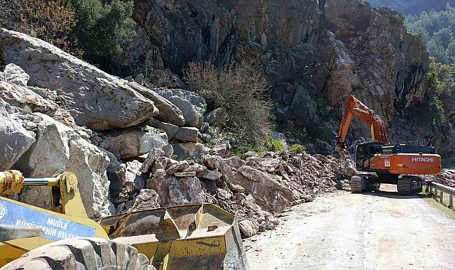 Faralya'da heyelan müdahalesi