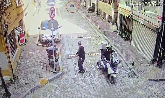 Fatih'te cezaevinden izinli çıkarak ailesinin yanına gelen şahıs kendini ateşe verdi