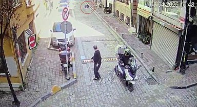 Fatih'te cezaevinden izinli çıkarak ailesinin yanına gelen şahıs kendini ateşe verdi