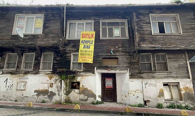 Fatih'te izinsiz kazı yapılan ev görüntülendi