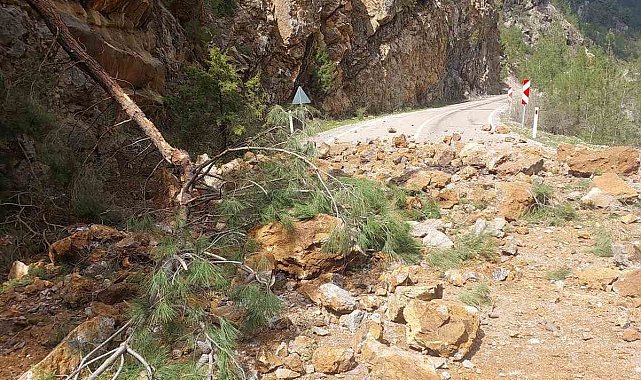 Feke-Saimbeyli kara yolu ulaşıma kapandı