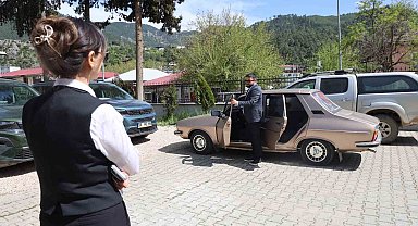 Fekeli gaziden Kaymakam Yılmaz'a, Ferdi Tayfur'un "Hatıran Yeter" şarkısıyla teşekkür