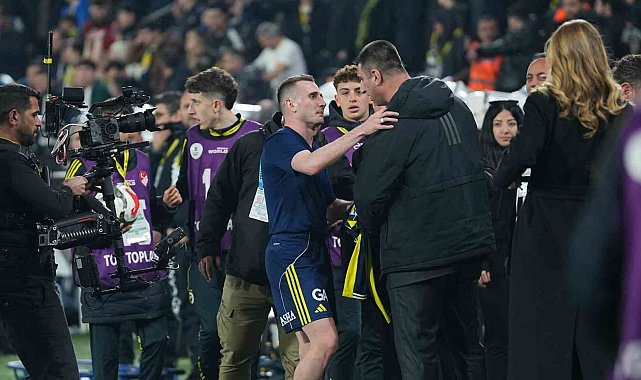 Fenerbahçeli futbolculardan derbi galibiyeti coşkusu