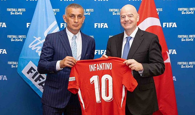 FIFA Başkanı Infantino'dan Türkiye'ye tebrik