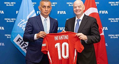 FIFA Başkanı Infantino'dan Türkiye'ye tebrik