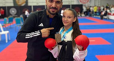 Filmlerden etkilendi, karatede şampiyon oldu