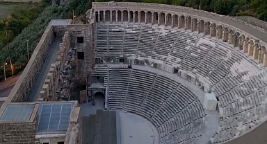 Fiziksel engelli bireyler Aspendos Antik Tiyatrosu'nu VR gözlükleri ile sanal ortamda gezdi