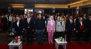 Gaziantep Kolej Vakfı'nda buruk 23 Nisan