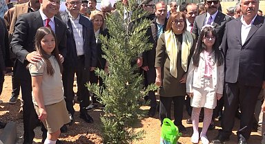 Gaziantep'te 23 Nisan'da fidanlar toprakla buluşturuldu