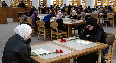 Gaziantep'te 302 öğrenci aynı anda Kuran-ı Kerim'i hatim etti