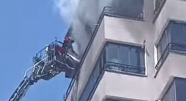 Gaziantep'te 8 katlı binada korkutan yangın