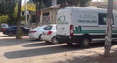 Gaziantep'te otomobil tıra arkadan çarptı: Baba-oğul hayatını kaybetti