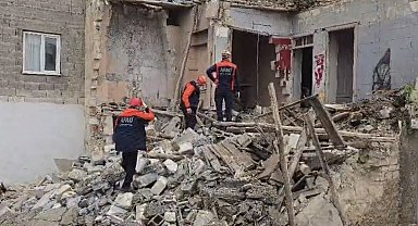 Gaziantep'te yoğun yağış sonrası kerpiç bina çöktü: 2 yaralı