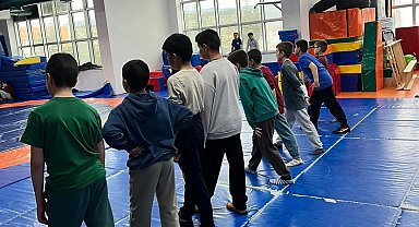 Geleceğin pehlivanları güreş kursuyla yetişiyor