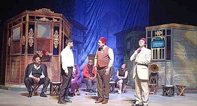 Gençlerin daveti karşılık buldu: Erzurum DT "Yalancının Mumu"nu üniversiteli gençlerle buluşturdu