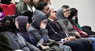 Gençlerin tarih konulu konferansa katılımı yoğun oldu