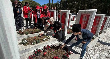 Gençlik ve Spor Bakan Yardımcısı Gürsoy: "Biz o ruhu diri tuttuğumuz sürece ne bayrak iner ne bu millet geri adım atar"