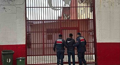 Germencik'te JASAT ekipleri aranan şahsa göz açtırmadı