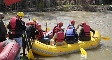 Gümüşhane'de Kelkit Çayı'nda rafting heyecanı