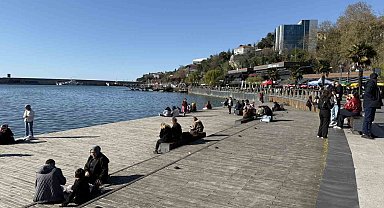 Güneş yüzünü gösterdi, Zonguldak'ta sahil şeridi hareketlendi