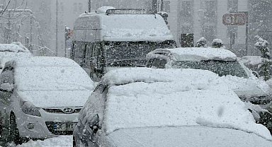 Hakkari'de 60 yerleşim yerinin yolu kapandı